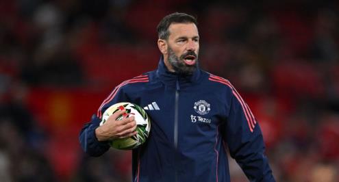 "عودة سريعة".. تقارير: رود فان نيستلروي مرشح لتدريب بيرنلي